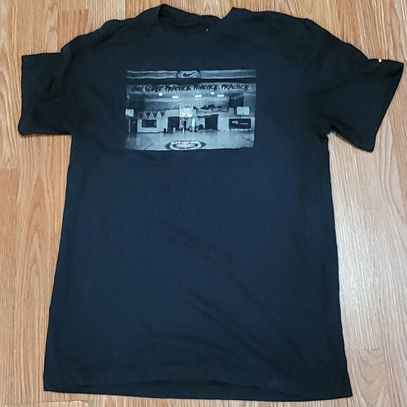 Nike black basketball short sleeve t-shirt size small - EUC - Picture 1 of 4